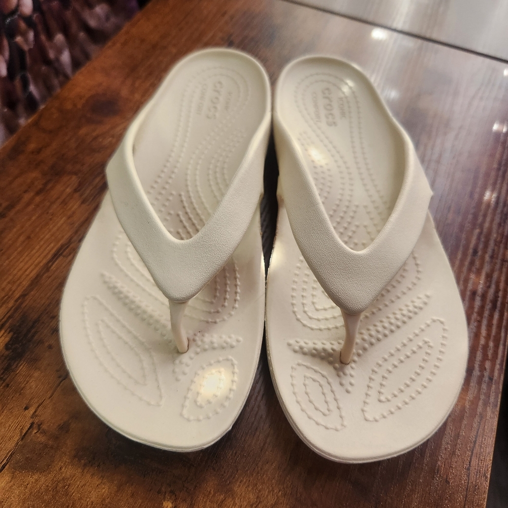 Nwot CROCS Kaydee Flipflops Size 6 - Picture 3 of 8